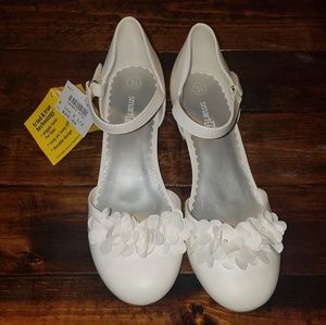 Brand new girls white dress shoes size 3.5